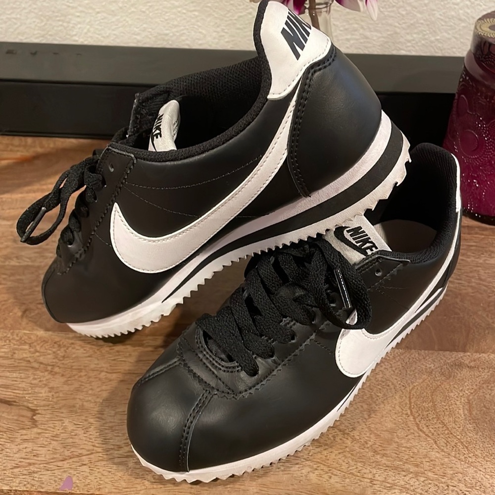 Nike Cortez size 7w